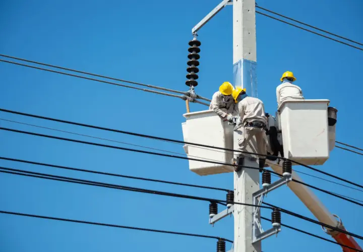 Ile zarabia pomocnik elektryka? Zaskakujące fakty o wynagrodzeniach