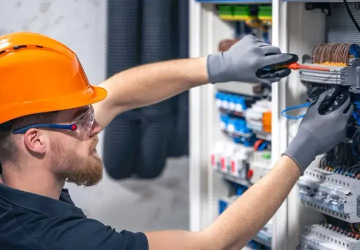 Ile zarabia elektryk w Szwecji? Zaskakujące fakty o wynagrodzeniach
