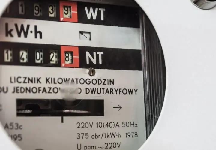 Ile czeka się na podłączenie prądu? Sprawdź, jak skrócić czas i uniknąć problemów