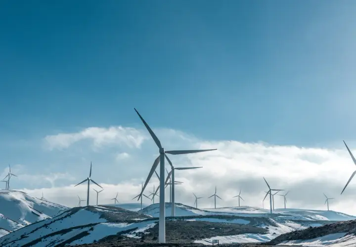 Ile prądu pobiera wiatrak? Sprawdź, jak oszczędzać na rachunkach za energię