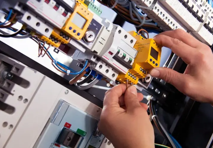 Ile zarabia inżynier elektryk? Zaskakujące fakty o wynagrodzeniach