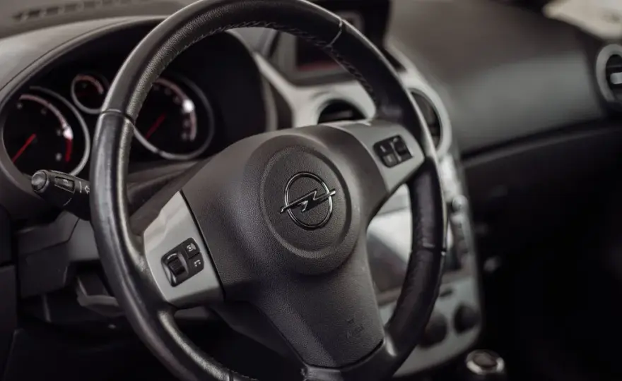 Astra H gdzie są bezpieczniki i jak uniknąć problemów elektrycznych