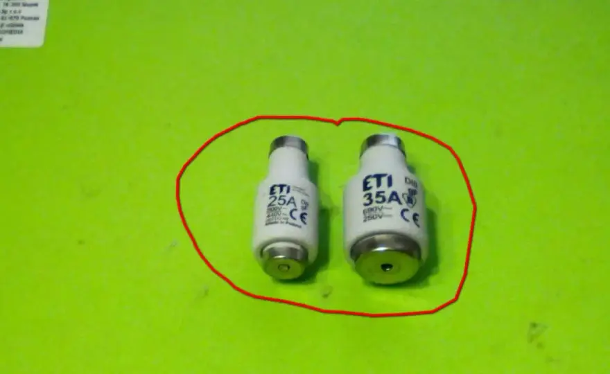 Jak rozpoznać przepalony bezpiecznik topikowy i uniknąć problemów elektrycznych