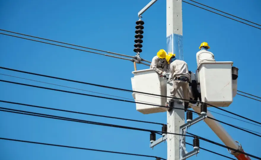 Ile zarabia pomocnik elektryka? Zaskakujące fakty o wynagrodzeniach