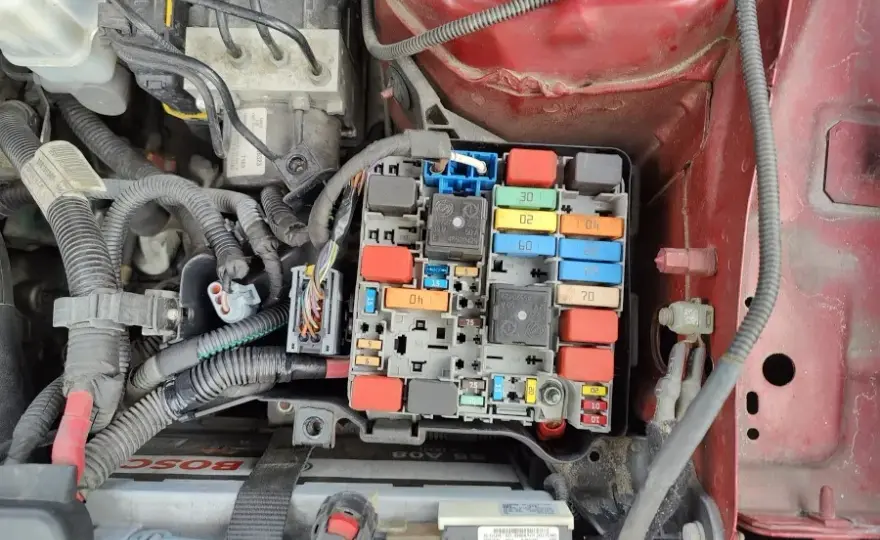 Bezpieczniki BMW E90 - Gdzie są i jak je wymienić bez problemów