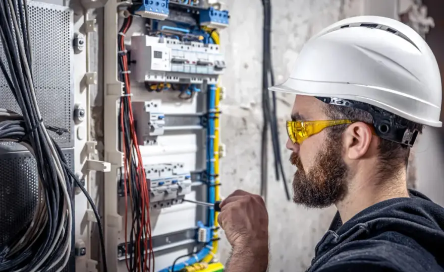 Ile zarabia elektryk w Belgii? Zaskakujące fakty o wynagrodzeniach
