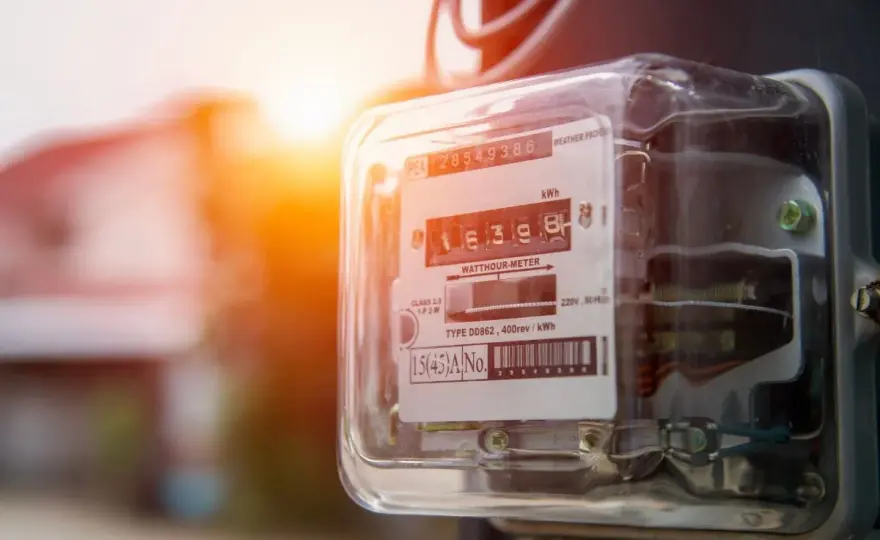 Jaki jest koszt 1 kWh? Sprawdź, ile naprawdę płacisz za energię