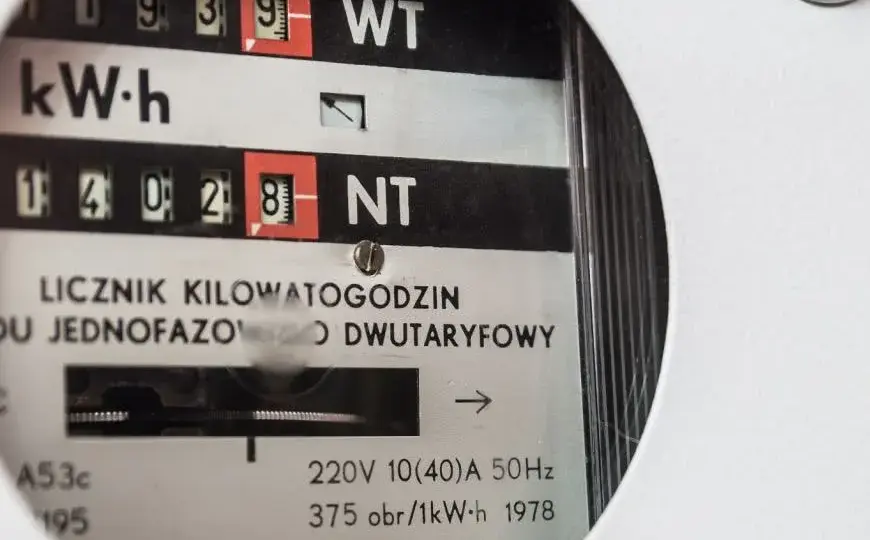 Ile czeka się na podłączenie prądu? Sprawdź, jak skrócić czas i uniknąć problemów