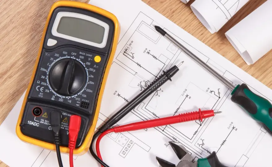 Ile trwa kurs elektryka? Poznaj czas trwania różnych szkoleń
