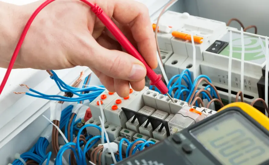 Ile kosztuje oświadczenie elektryka? Sprawdź ceny i ukryte opłaty