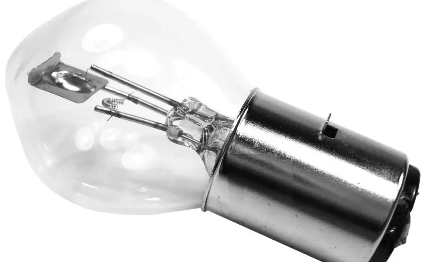 Jak wybrać idealną żarówkę 12V 25W do pojazdów i maszyn?