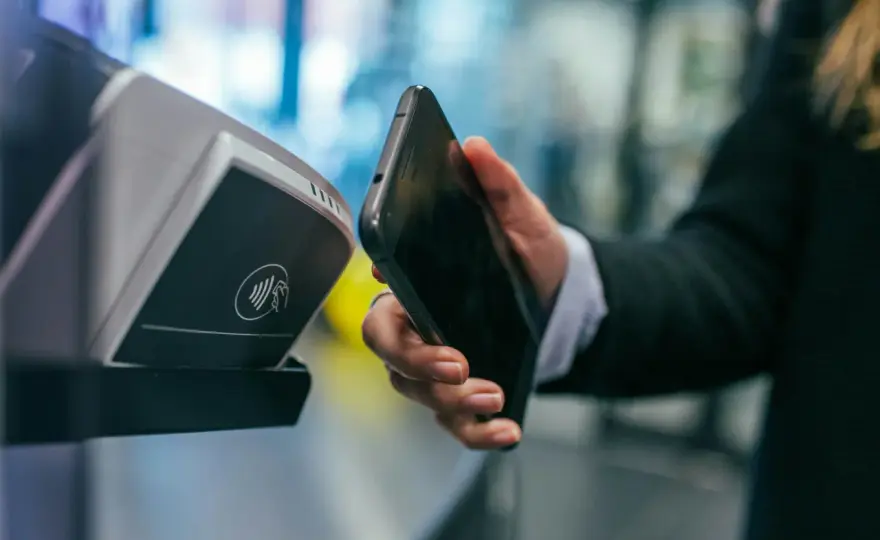 Mobilne banki i ich ryzyka – wygoda w cieniu cyberzagrożeń