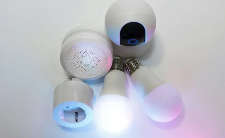 Smart home i rozrywka cyfrowa – jak nowoczesna instalacja elektryczna zmienia wieczór w domu