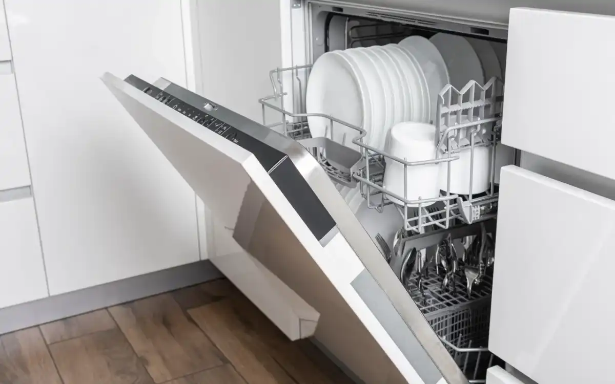 Błąd i30 Electrolux - Co robić, gdy zmywarka cieknie?