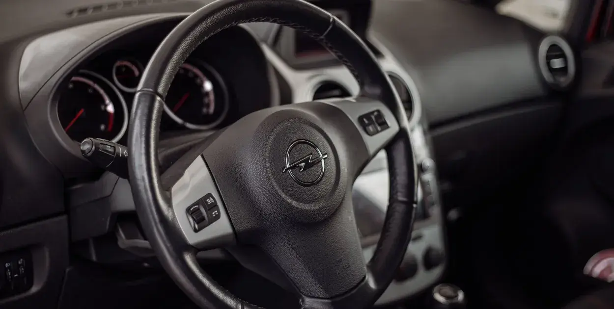 Astra H gdzie są bezpieczniki i jak uniknąć problemów elektrycznych
