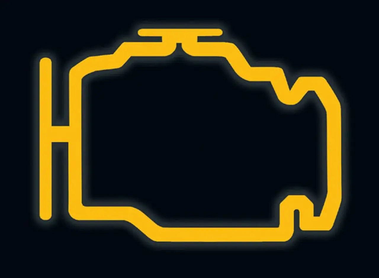 Żółty, migający symbol silnika na ciemnym tle. Czas na wizytę u mechanika, bo to znak, że coś jest nie tak z autem.